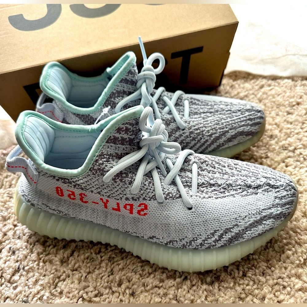 Adidas Yeezy blue tints sneaker Great condition men size 6 which is a women’s 8